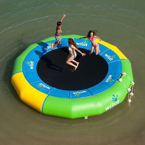 jeu aquatique trampoline