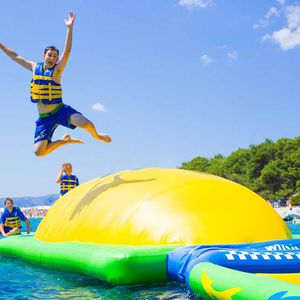 jeu aquatique catapulte / saut en hauteur / gonflable