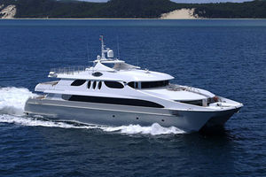 motor-yacht catamaran 1