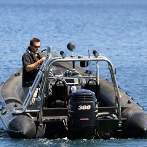 bateau pneumatique hors-bord 1