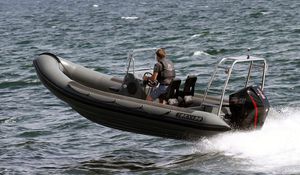 bateau de surveillance
