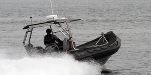 bateau de surveillance 1