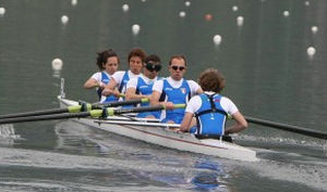 bateau d'aviron de course