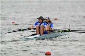 bateau d'aviron de course