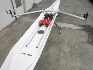 bateau d'aviron de course