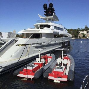 bateau pneumatique in-bord 1