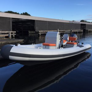 bateau pneumatique hors-bord 1
