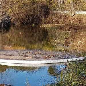 barrage pour pollution aux hydrocarbures