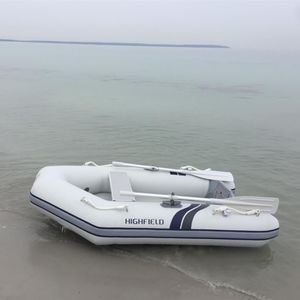 bateau pneumatique hors-bord