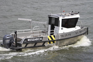 bateau de service