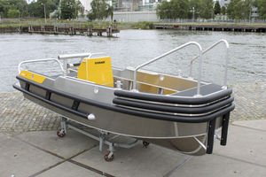 bateau de service portuaire