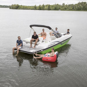 deck-boat in-bord