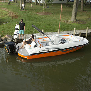 deck-boat hors-bord