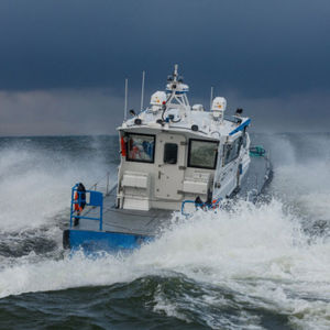 bateau de surveillance 1