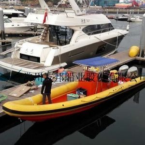 bateau pneumatique hors-bord