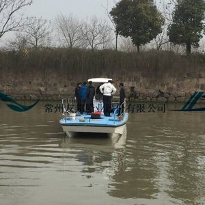 bateau de service portuaire