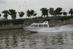 bateau de surveillance 1