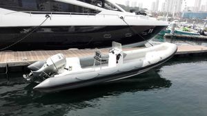bateau pneumatique hors-bord 1