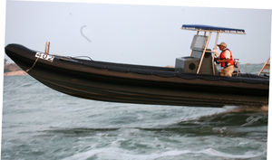 bateau pneumatique hors-bord 1