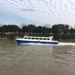 bateau à passagers 1
