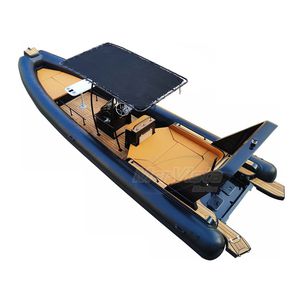 bateau pneumatique hors-bord