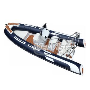 bateau pneumatique hors-bord