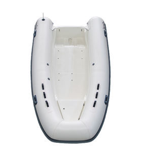 bateau pneumatique hors-bord