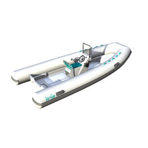 bateau pneumatique hors-bord