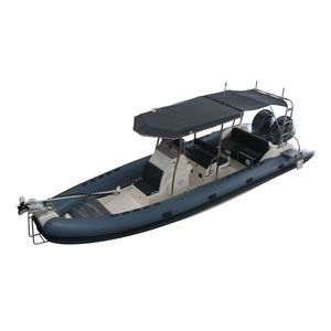 bateau pneumatique hors-bord