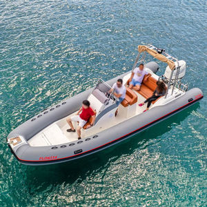 bateau pneumatique hors-bord