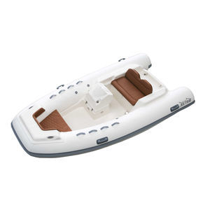 bateau pneumatique hors-bord