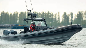 bateau de surveillance