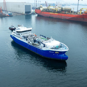 navire pour l'aquaculture transporteur de poissons vivants