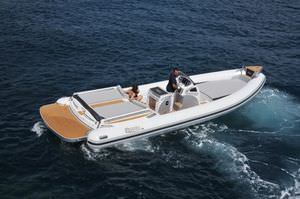 bateau pneumatique in-bord