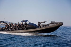 bateau de surveillance