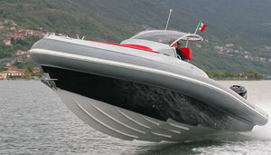 bateau pneumatique hors-bord 1