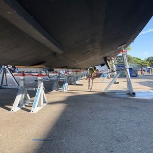 pieds de mise sur cale pour bateaux à moteur