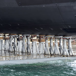 pied de mise sur cale pour bateau à moteur 1