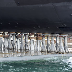 pied de mise sur cale pour bateau à moteur 1