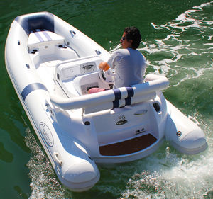 bateau pneumatique hydrojet 1