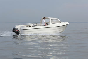 coque open hors-bord / à console latérale / de pêche sportive / max. 8 personnes