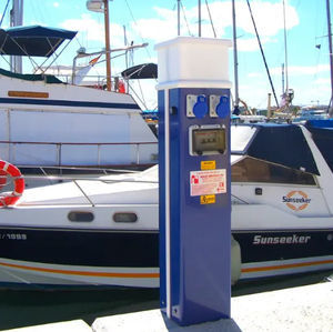 borne de distribution d'eau