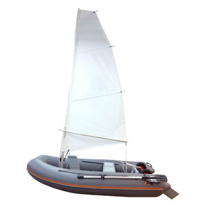 bateau pneumatique hors-bord
