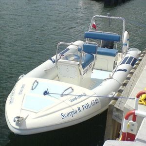 bateau pneumatique hors-bord