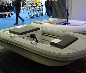 bateau pneumatique essence