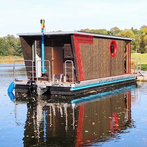 bateau maison hors-bord