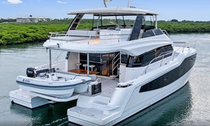 motor-yacht catamaran à moteur