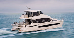 motor-yacht catamaran à moteur