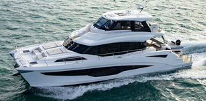 motor-yacht catamaran à moteur