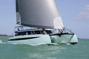 sailing-yacht en carbone